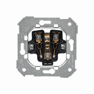 Simon 82 single socket outlet with earthing — image 1