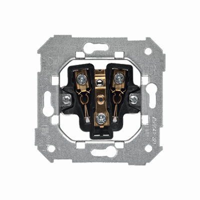 Simon 82 single socket outlet with earthing